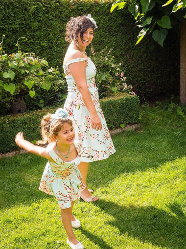 Moeder dochter jurken - Twinning set - Just Like Mommy'z matching dresses - Summer Smile twinning dress - mint off shoulder - Matching Fashion